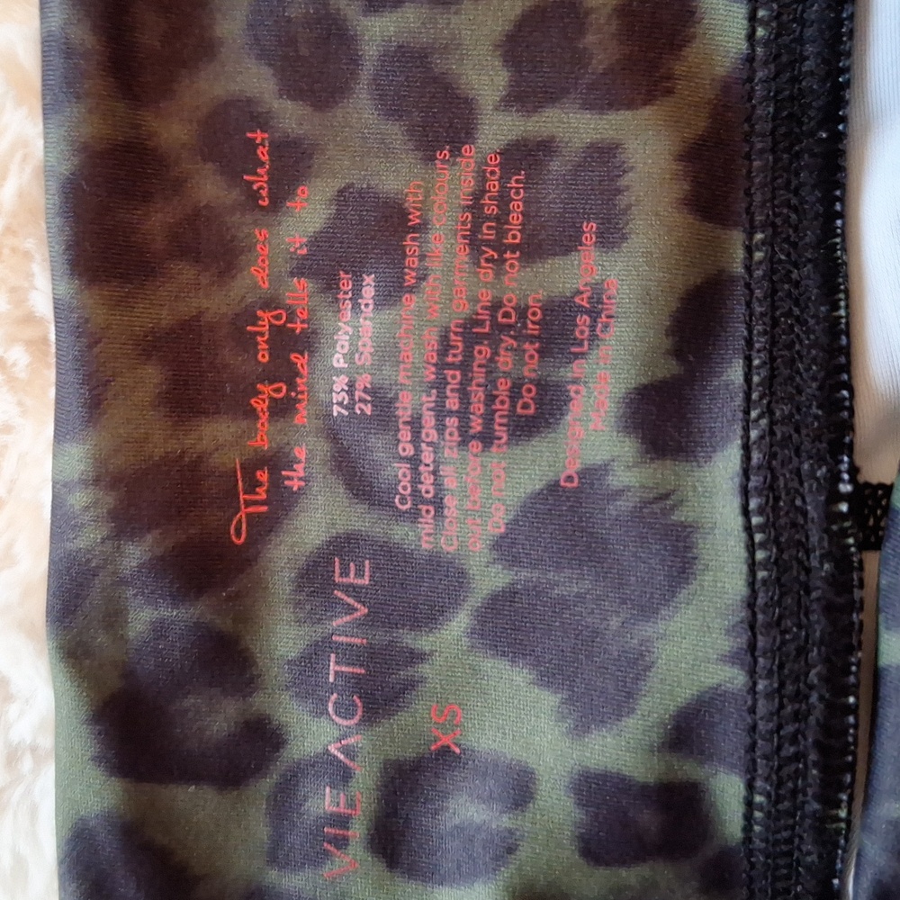 Vie Active Yoga Pants Animal  Print !Size XS - Picture 2 of 3